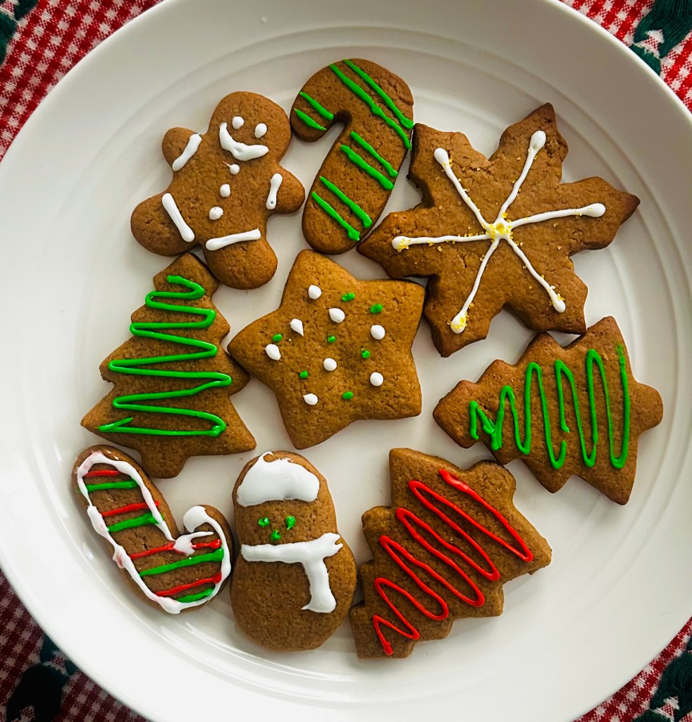 A plate full of gingerbread cookies decorated with icing